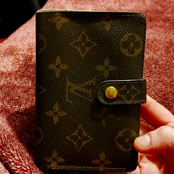 Louis Vuitton Wallet - Picture 1 of 6